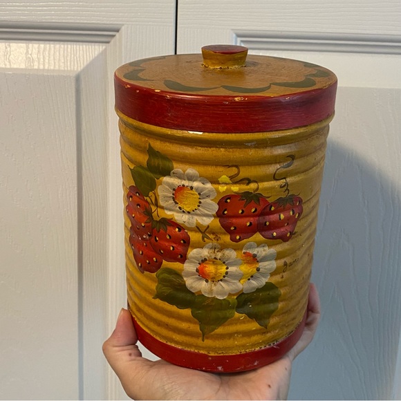 Vintage Handpainted Strawberries & Flowers Flour Tin - Picture 2 of 6